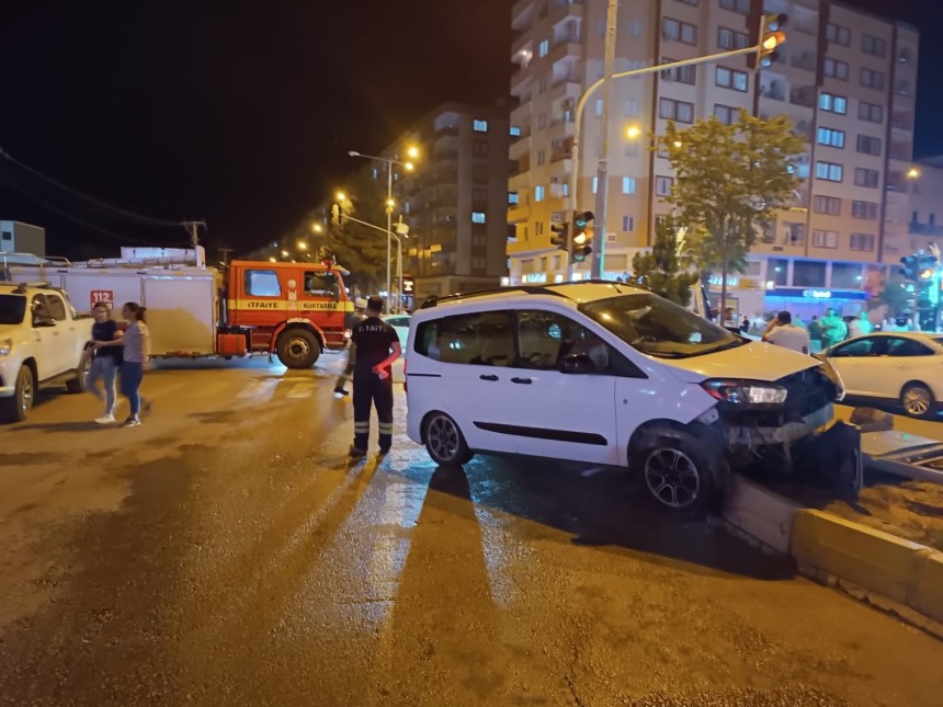 Refüje çarparak durdu