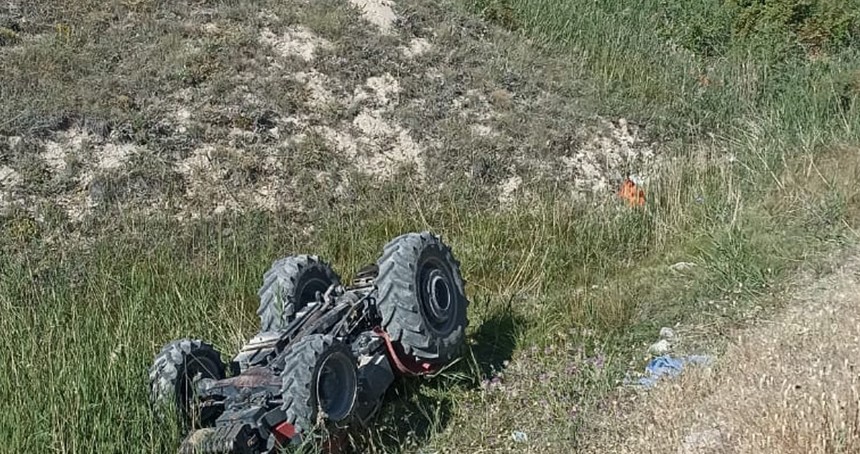 Traktör şarampole yuvarlandı: 1 ölü