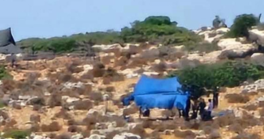Nablus'ta arazilere çadır kuran Yahudi çeteler "Filistin'de Gelecek Yok" yazılı pankartlar astı