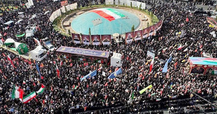 Tahran’da gözyaşı ve öfke: İran, 60 komutan ve bilim insanını uğurladı