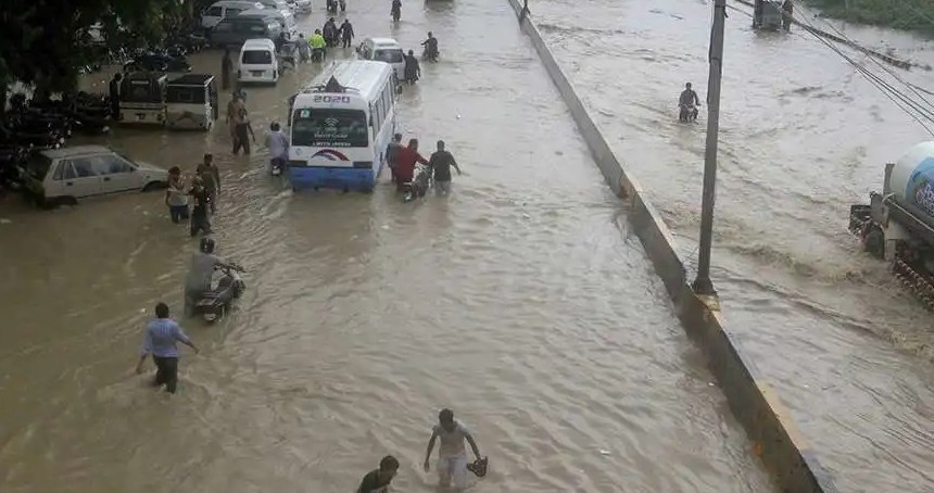 Pakistan’da şiddetli yağış: 38 ölü
