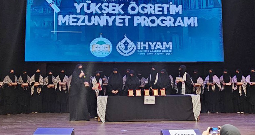 30 öğrenci İslami İlimler Yüksek Öğretim Programı'ndan mezun oldu