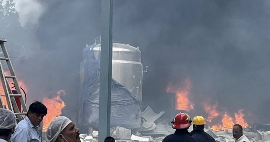 Hindistan'da fabrikada patlama 12 ölü