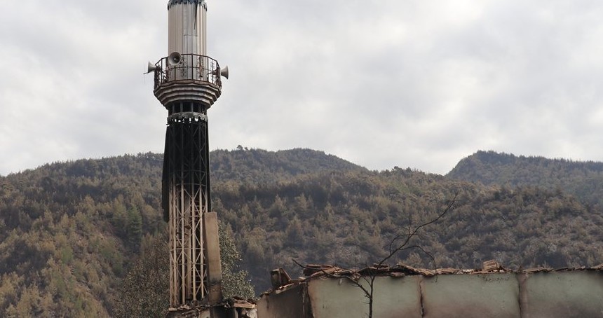 İLKHA, orman yangınlarında tamamen kullanılamaz hale gelen köyü görüntüledi