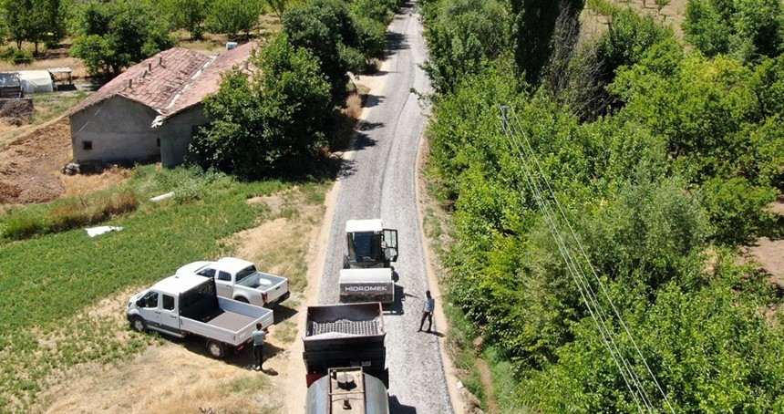 Malatya Büyükşehir Belediyesi mahallenin yol sorununu çözdü