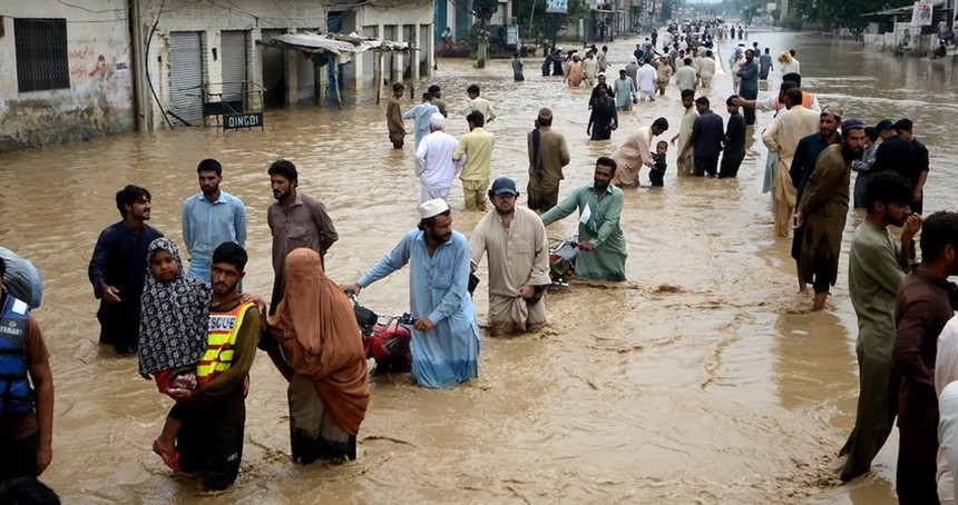 Pakistan'da muson yağmurları: 64 ölü