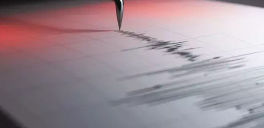 SON DAKİKA...  4.3 büyüklüğünde deprem! Çevre illerde de hissedildi