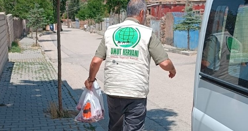 Umut Kervanı Doğubayazıt Temsilciliği tarafından ihtiyaç sahibi ailelere kırmızı et yardımı