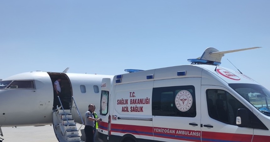 33 günlük bebek ambulans uçakla İstanbul'a nakledildi
