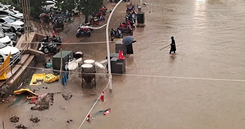 Çin'de şiddetli yağış ve su baskını