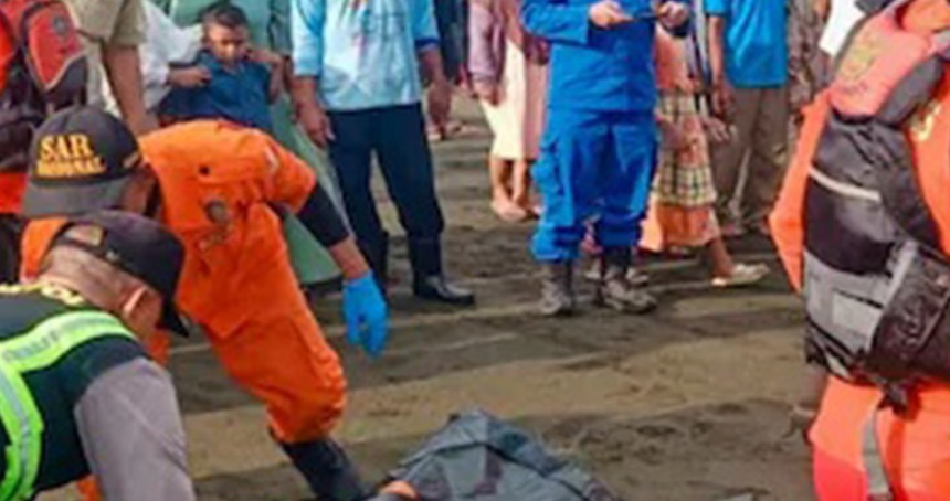 Endonezya'da feribot kazası: 4 ölü, 38 kayıp