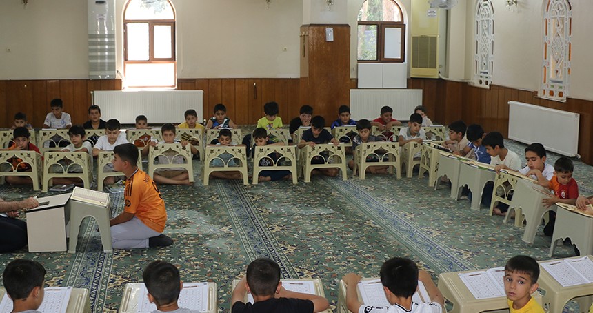 Okkalı: Camiler sadece yazın değil, yıl boyunca çocuklarla dolmalı