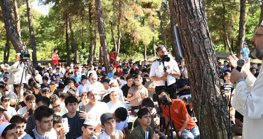 Diyanet İşleri Başkanı Erbaş: Güzel ahlak gencin süsüdür