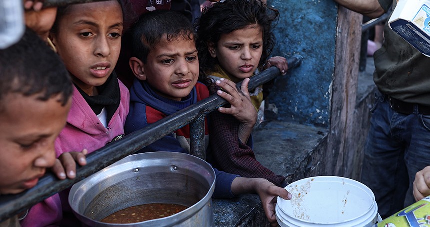 UNRWA: Gazzeliler açlıktan sokaklarda bayılıyor