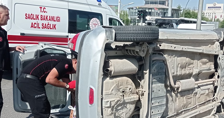 Yan yatan otomobilden sürücü yara almadan kurtuldu
