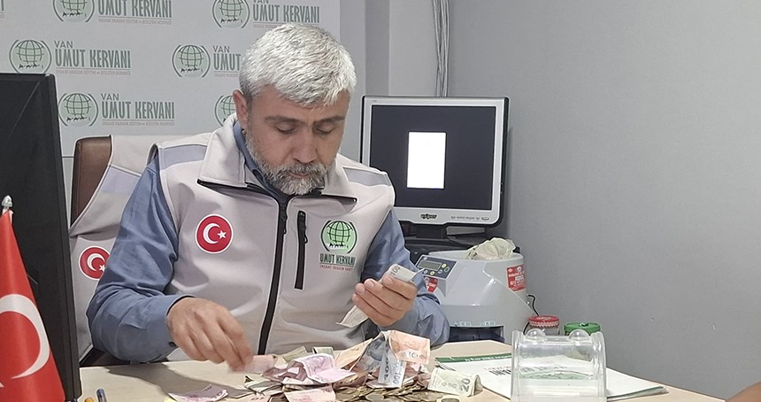 Kumbarasındaki harçlıkları Gazze için bağışladı