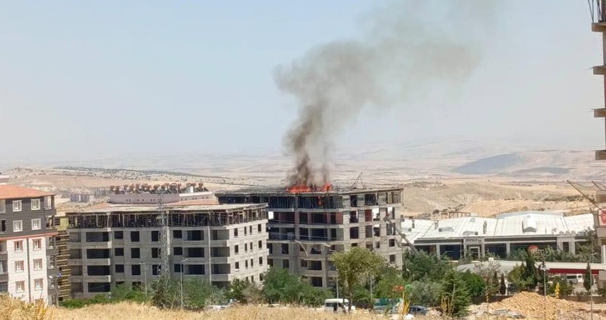 Adıyaman'da inşaat halindeki binada yangın çıktı