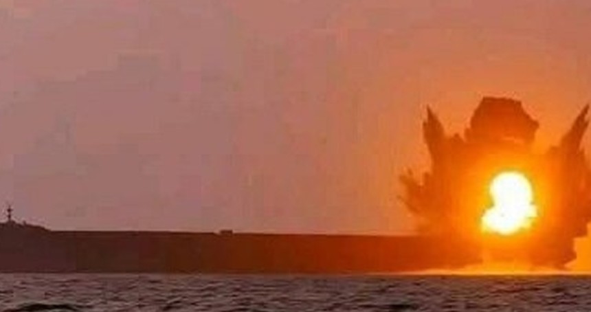 Ensarullah'ın vurduğu gemi batmak üzere!