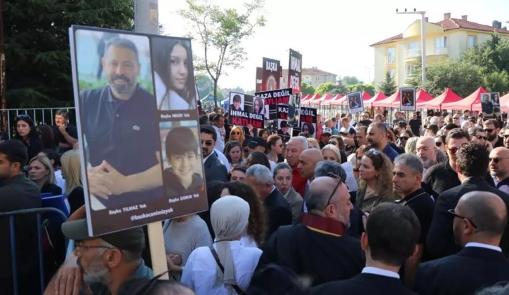 Kartalkaya Otel yangını davasında ilk duruşma! Mağdur avukatı salonu terk etti