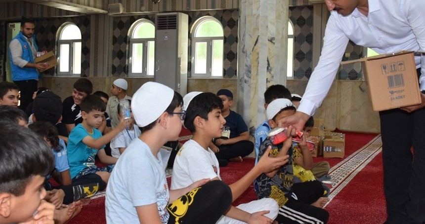 Siirt’te yaz sıcağında Kur’an kursu öğrencilerini sevindiren sürpriz