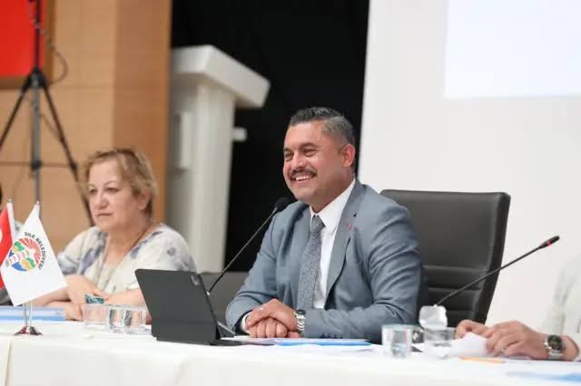 Özgür Kabadayı kimdir? Hangi partiden? Neden gözaltına alındı? Siyasi Kariyeri