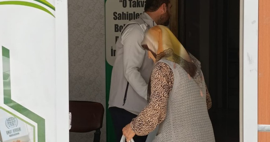 Umut Kervanı Mersin Derneği'nden ihtiyaç sahiplerine gıda ve et desteği