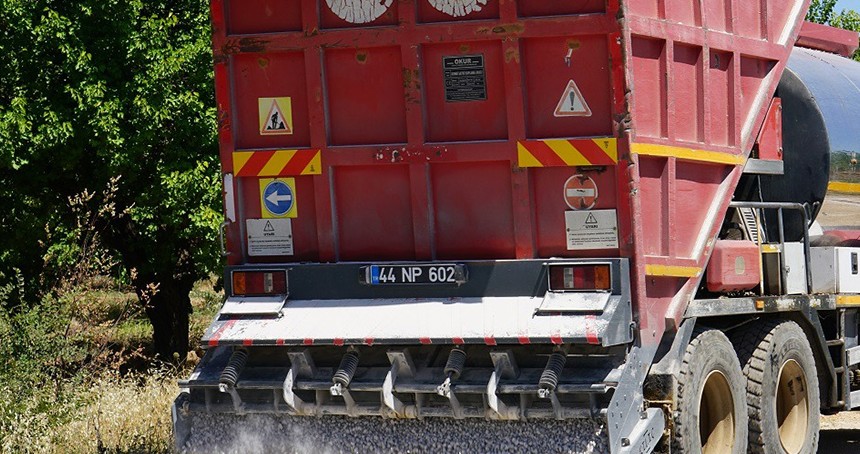 Yeşilyurt Belediyesi'nden kırsalda yol çalışması