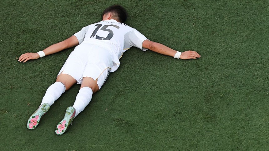 Yıldız futbolcunun fotoğrafı olay oldu
