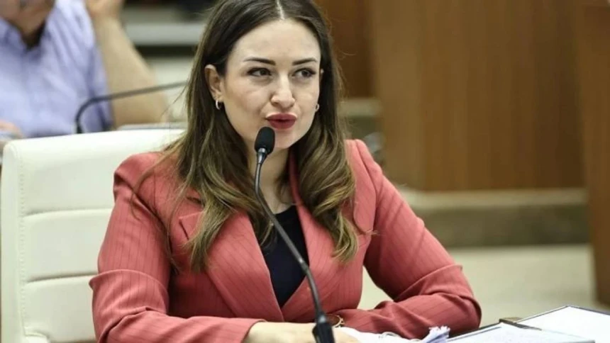 Büşra Özdemir kimdir? Kaç yaşında? Evli mi? Hangi partiden? Hangi ilin yeni vekili oldu? Siyasi Kariyeri
