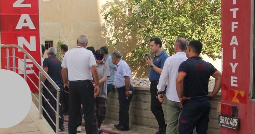 Yangın merdivenine bırakılan eşyalar alev aldı, facia son anda önlendi