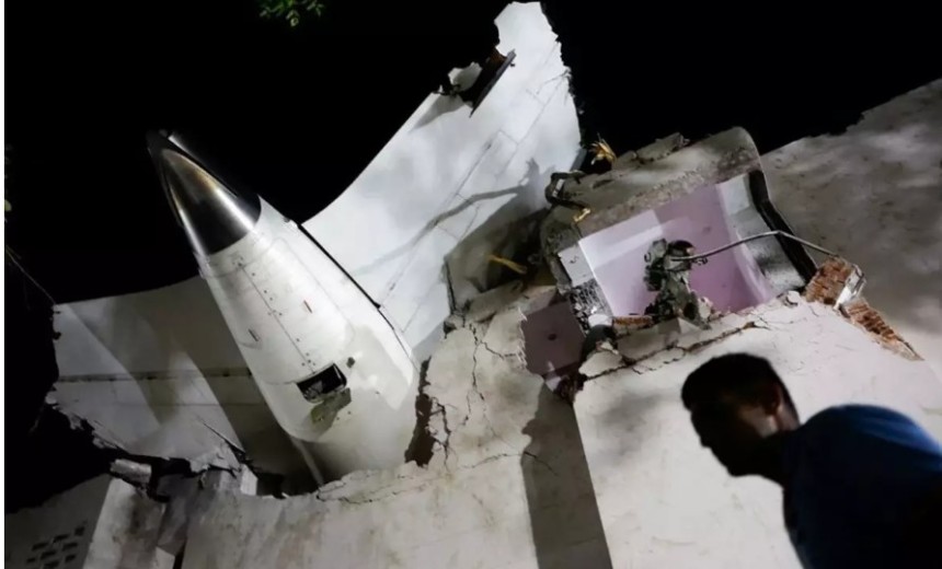 270 kişinin can verdiği uçak kazasının nedeni pilotların ses kayıtlarında: Neden kapattın?