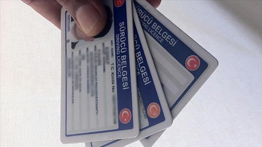 Eski tip ehliyetler geçerliliğini yitirecek! İşte o tarih