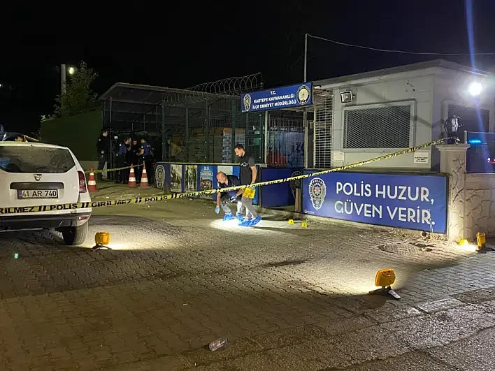 İlçe Emniyet Müdürlüğü önünde silahlı kavga: yaralılar var