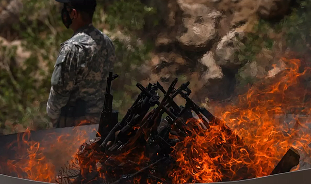 PKK silahları neden gömmedi? Silahların yakılmasının sembolik anlamı ne?