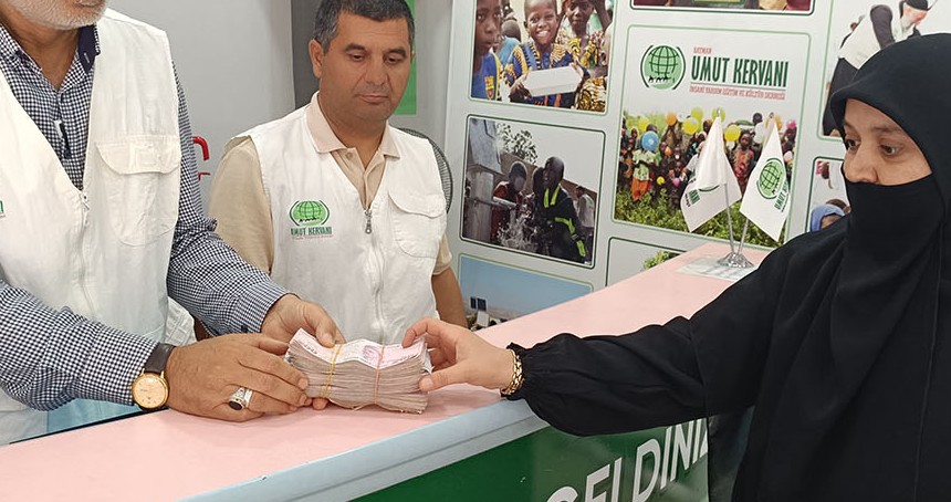 Rüyasında Gazze'yi gördü, umre parasını bağışladı