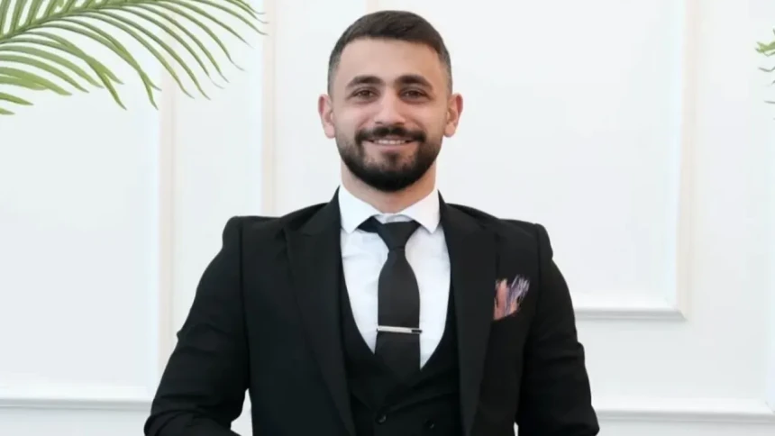 Burak Özbek kimdir? Hangi partiden, neden istifa etti?