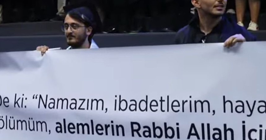 İTÜ mezuniyet töreninde açılan ayet "laiklik" sloganlarıyla engellenmek istendi