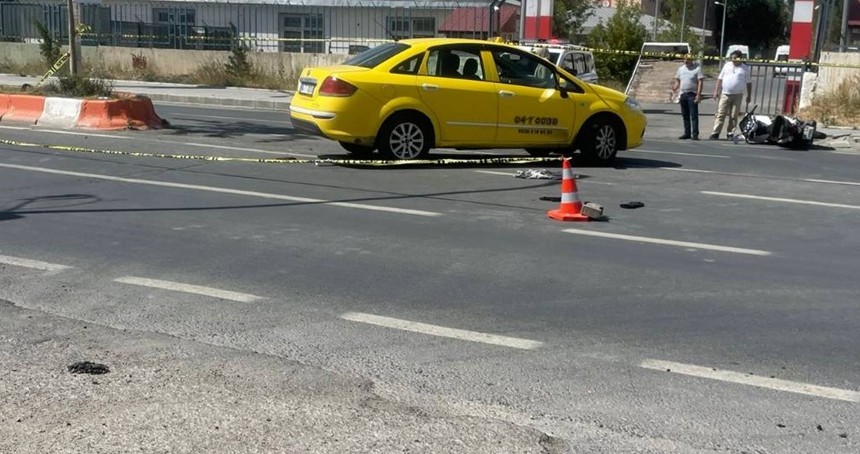 Motosikletle taksiye çarpan karı koca hayatını kaybetti