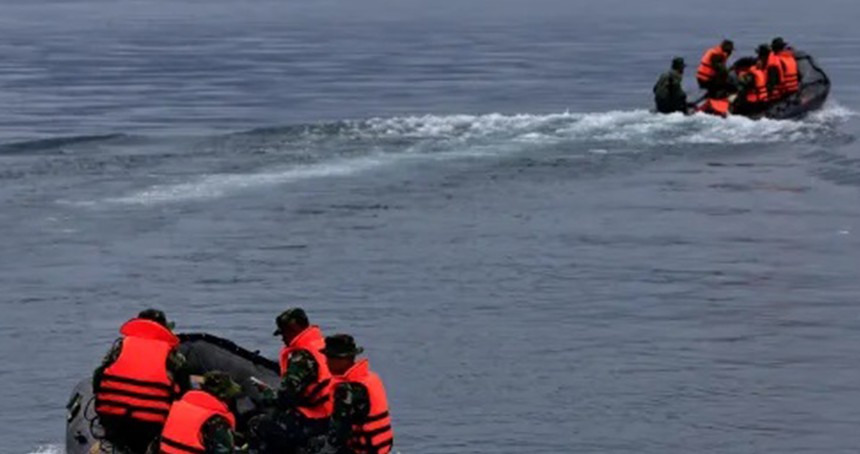 Endonezya'da sürat teknesi battı: 11 kişi kayıp