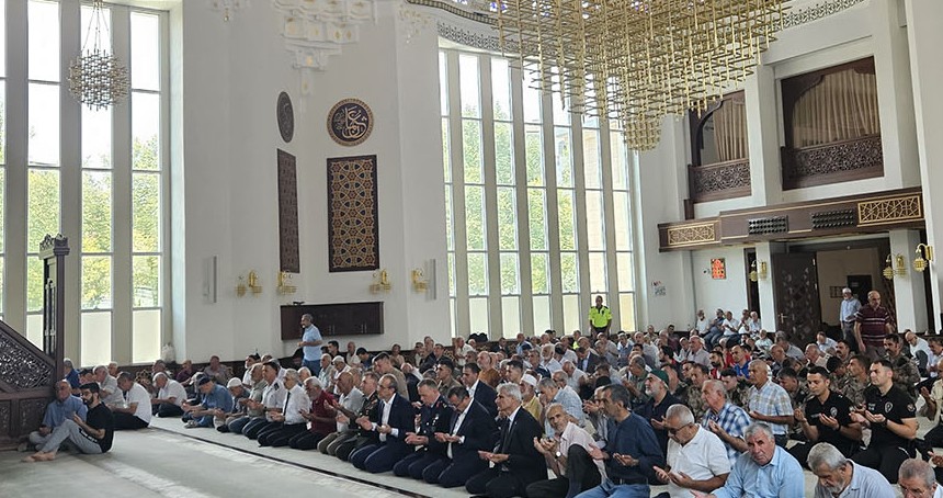 Malatya'da 15 Temmuz Şehitleri için tüm camilerde dualar yükseldi
