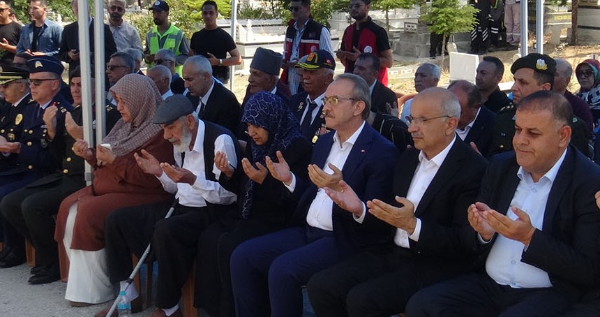 Malatya'da 15 Temmuz Şehitleri kabirleri başında dualarla anıldı