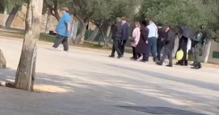 Siyonist Yahudiler Mescid-i Aksa'ya baskın düzenledi