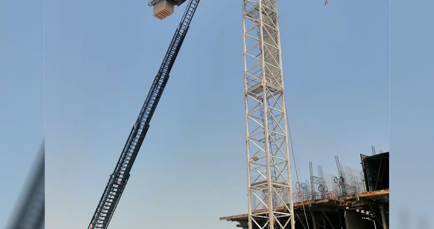 TOKİ şantiyesinde çalışan vinç operatörü 30 metre yükseklikte bayıldı