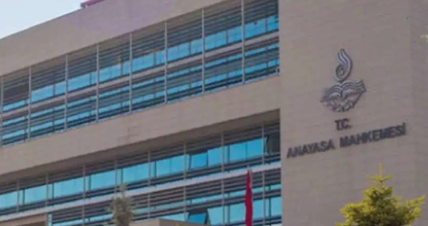 Yerel mahkeme süresiz nafakanın anayasaya aykırılığı nedeniyle konuyu AYM'ye taşıdı