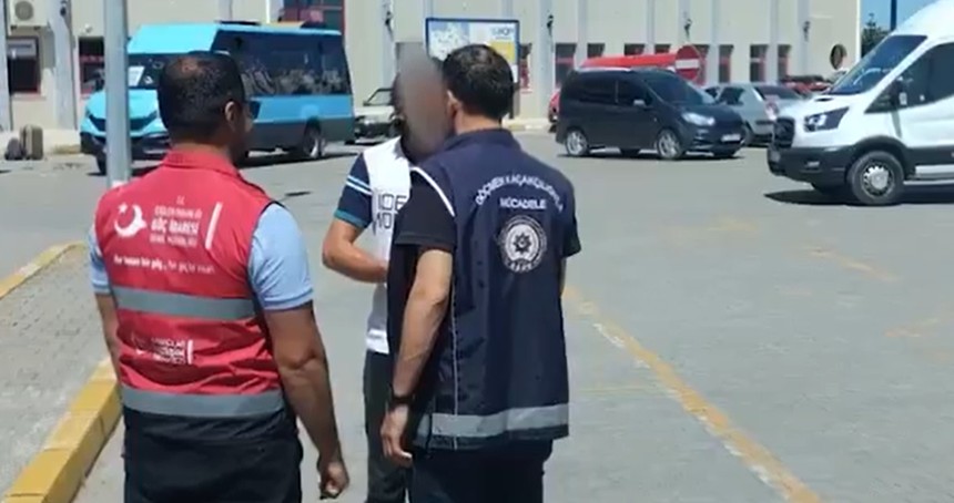32 göçmen kaçakçısı ve 572 düzensiz göçmen yakalandı