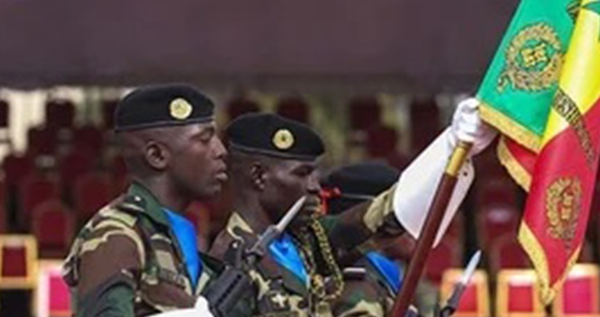 Fransa Senegal'deki askeri üslerden çekildi