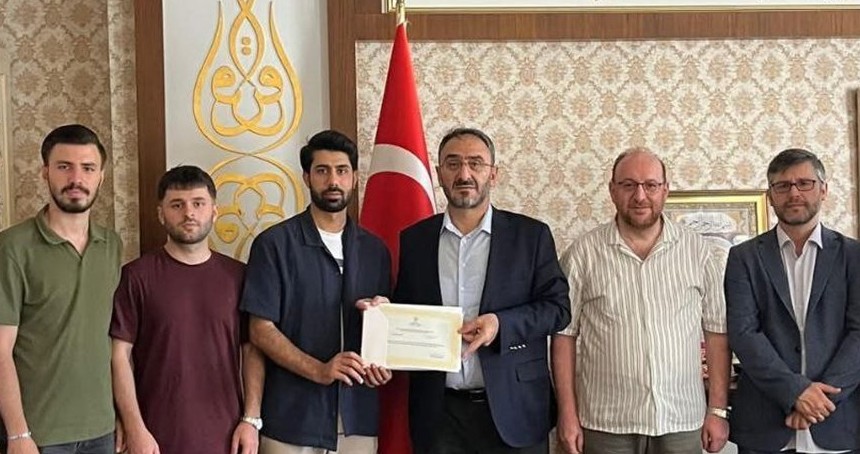 Gazze için anlamlı bağış: Mezuniyet bütçesini Gazze’ye bağışladılar