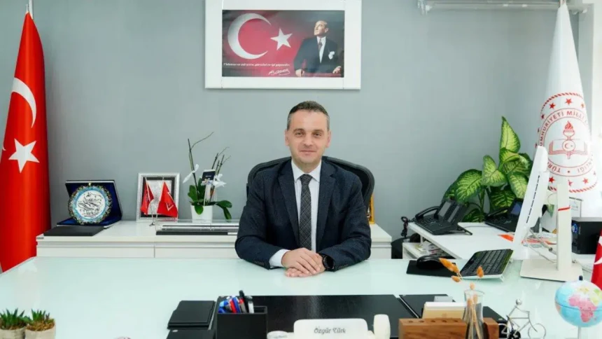 Özgür Türk kimdir? Kaç yaşında? Nereli? Neden görevden alındı?