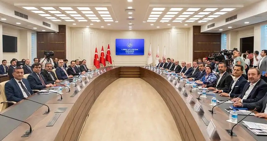Kamu işçileri için 3'üncü zam teklifi yüzde 24'e çıkarıldı