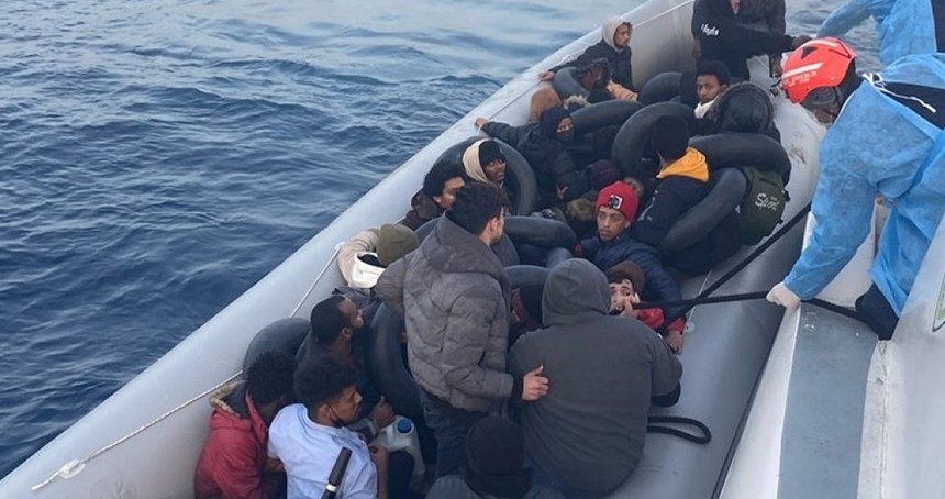 Muğla açıklarında 20 düzensiz göçmen kurtarıldı